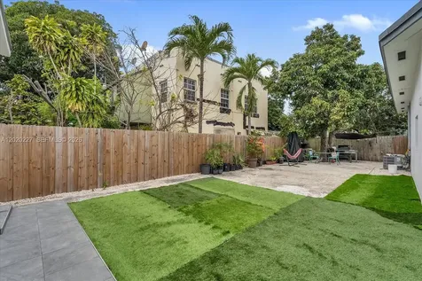 1733 NW 16th Street Miami FL 33125