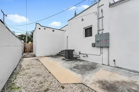 1733 NW 16th Street Miami FL 33125