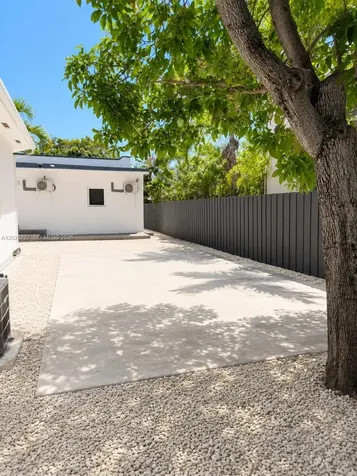 1733 NW 16th Street Miami FL 33125