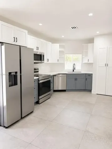 1733 NW 16th Street Miami FL 33125
