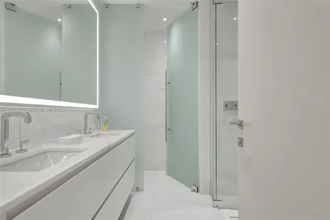 300 Biscayne Boulevard Way Miami FL 33131