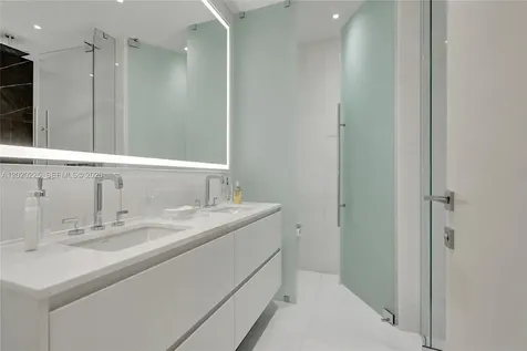 300 Biscayne Boulevard Way Miami FL 33131