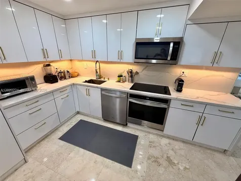 1420 Brickell Bay Drive Miami FL 33131