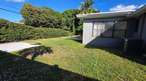525 NE 132nd Terrace North Miami FL 33161