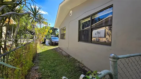 525 NE 132nd Terrace North Miami FL 33161