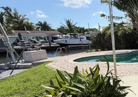 842 Argonaut Isle Dania Beach FL 33004
