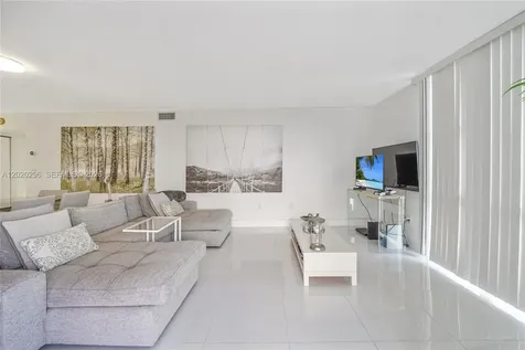 3625 N Country Club Drive Aventura FL 33180