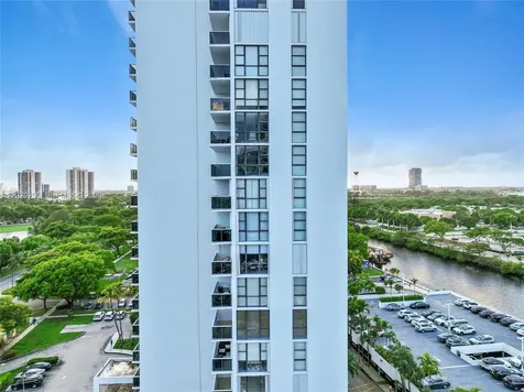 3625 N Country Club Drive Aventura FL 33180