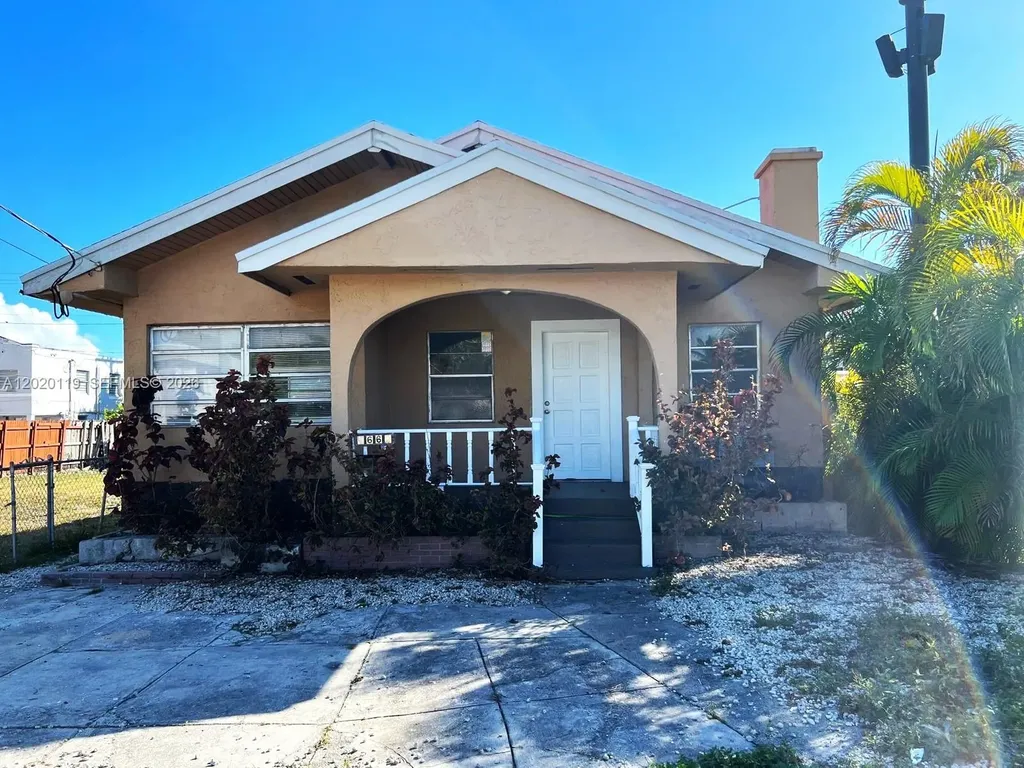 1662 NW 1st Street Miami FL 33125