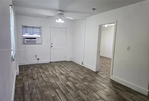 1662 NW 1st Street Miami FL 33125