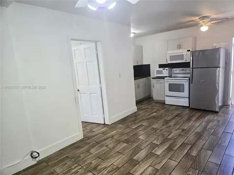 1662 NW 1st Street Miami FL 33125