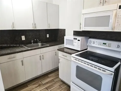 1662 NW 1st Street Miami FL 33125