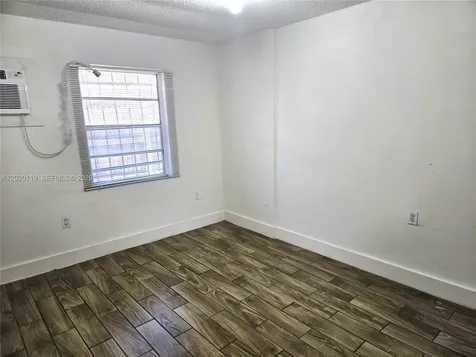1662 NW 1st Street Miami FL 33125