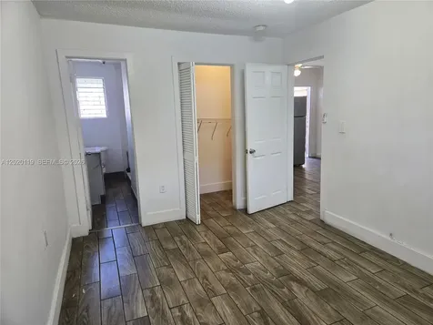 1662 NW 1st Street Miami FL 33125