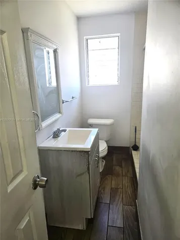 1662 NW 1st Street Miami FL 33125
