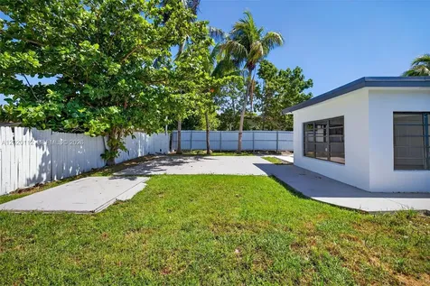 17150 NE 18th Avenue North Miami Beach FL 33162