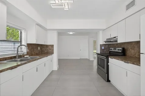 17150 NE 18th Avenue North Miami Beach FL 33162