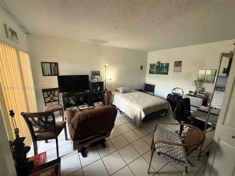 6780 W 2nd Court Hialeah FL 33012