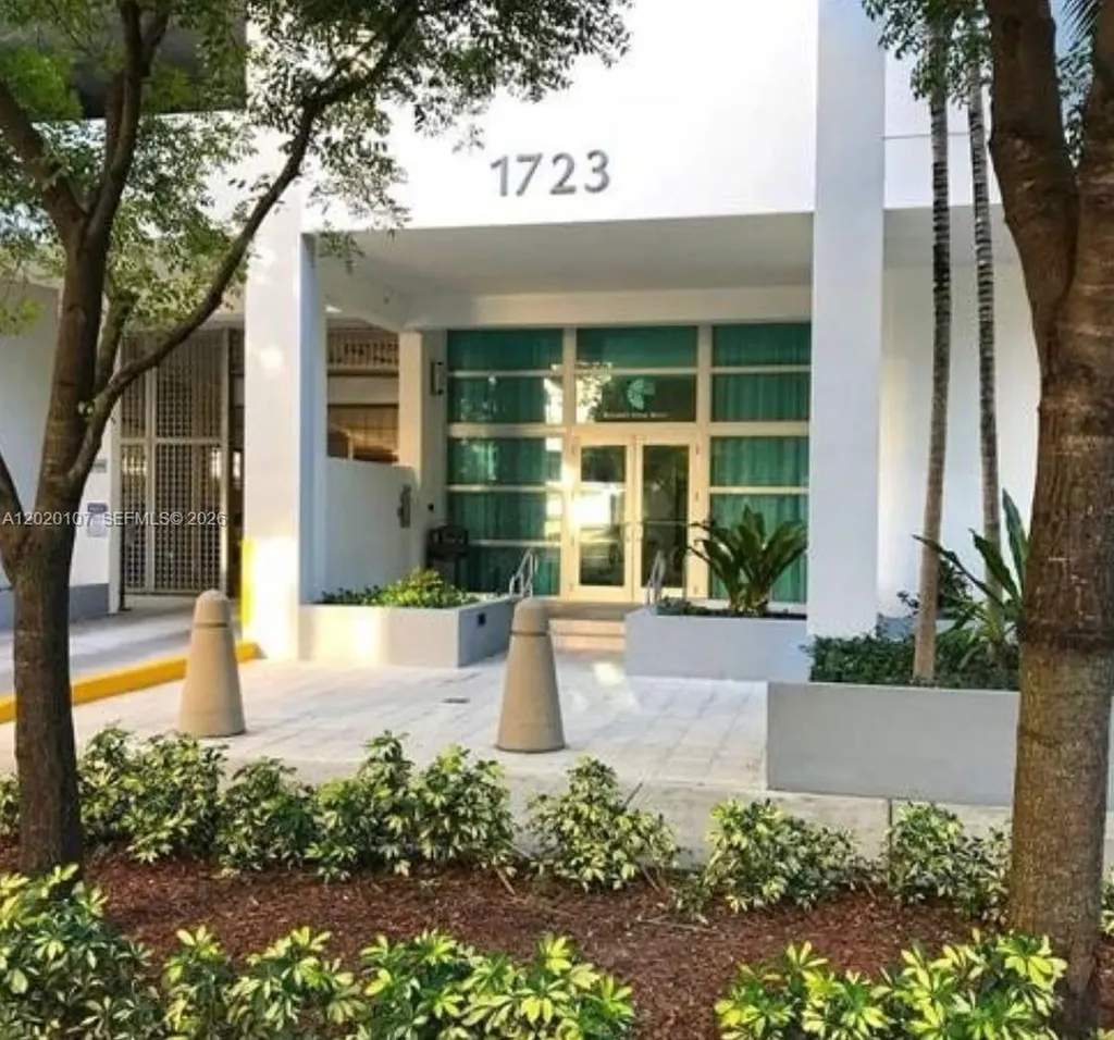 1723 SW 2nd Avenue Miami FL 33129
