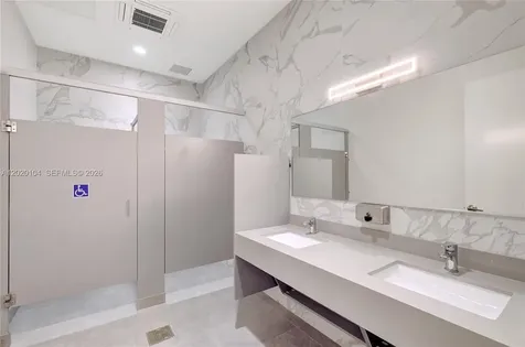 21290 Biscayne Aventura FL 33180