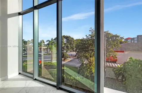 21290 Biscayne Aventura FL 33180