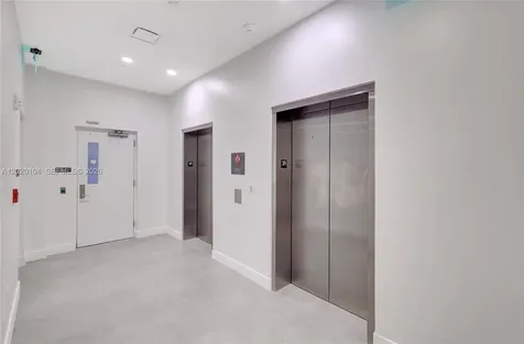 21290 Biscayne Aventura FL 33180