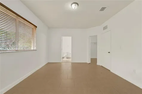 8566 SW 214th Way Cutler Bay FL 33189