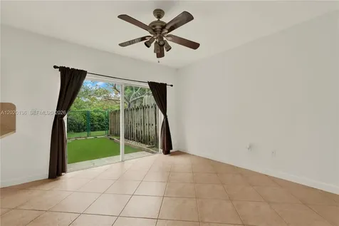 8566 SW 214th Way Cutler Bay FL 33189