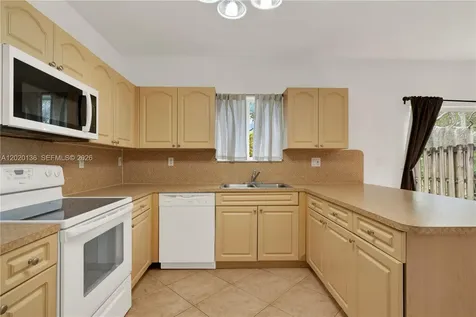 8566 SW 214th Way Cutler Bay FL 33189