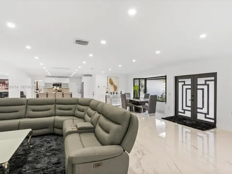 2340 NE 194th Street Miami FL 33180