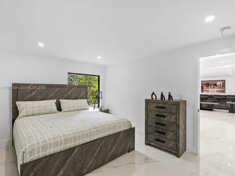 2340 NE 194th Street Miami FL 33180