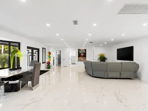 2340 NE 194th Street Miami FL 33180
