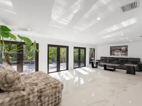 2340 NE 194th Street Miami FL 33180