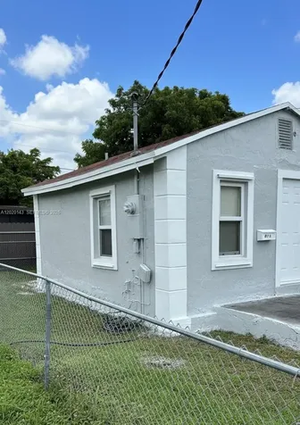 2103 NW 57th Street Miami FL 33142