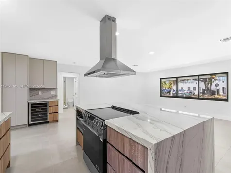 610 NE 164th Terrace Miami FL 33162