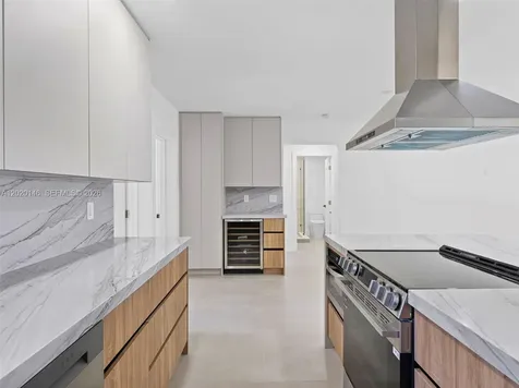610 NE 164th Terrace Miami FL 33162