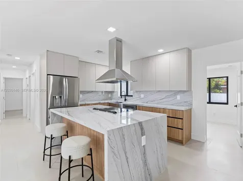 610 NE 164th Terrace Miami FL 33162
