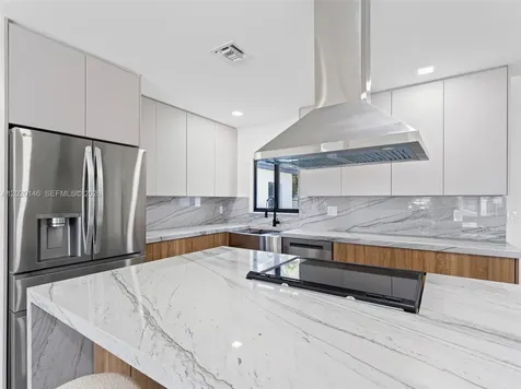 610 NE 164th Terrace Miami FL 33162