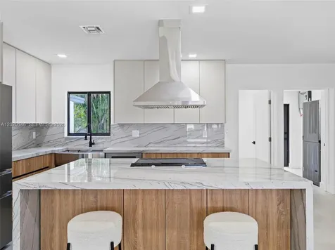 610 NE 164th Terrace Miami FL 33162
