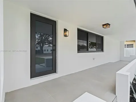 610 NE 164th Terrace Miami FL 33162