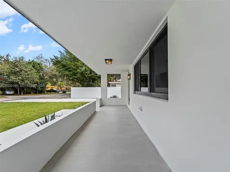 610 NE 164th Terrace Miami FL 33162