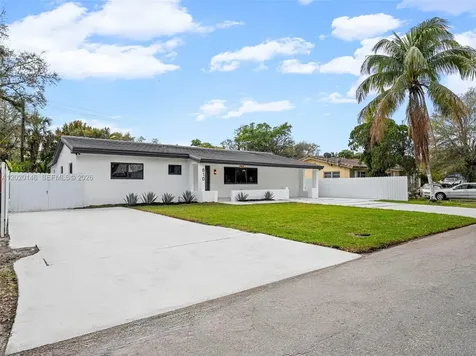 610 NE 164th Terrace Miami FL 33162