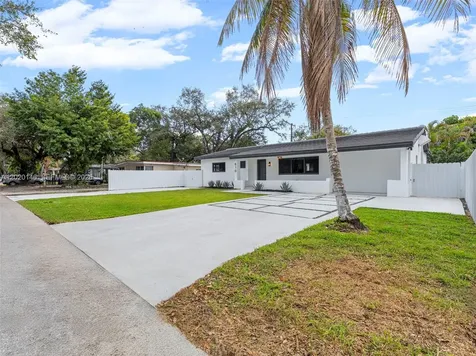 610 NE 164th Terrace Miami FL 33162