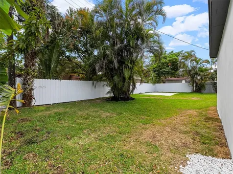 610 NE 164th Terrace Miami FL 33162