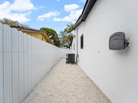 610 NE 164th Terrace Miami FL 33162