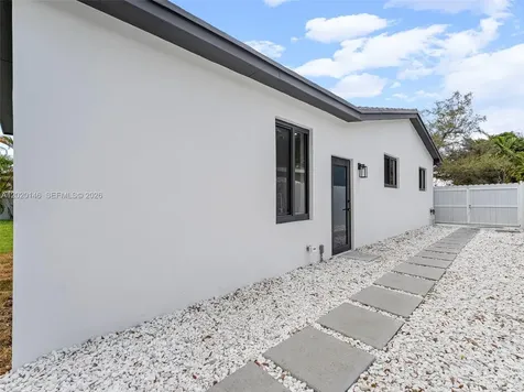 610 NE 164th Terrace Miami FL 33162