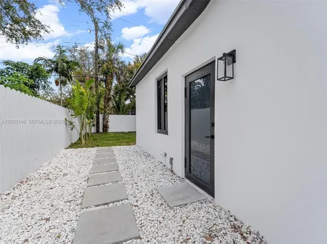 610 NE 164th Terrace Miami FL 33162