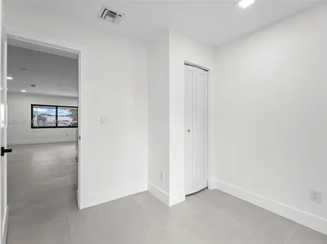 610 NE 164th Terrace Miami FL 33162