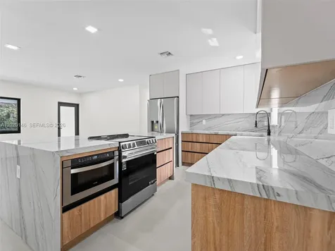 610 NE 164th Terrace Miami FL 33162