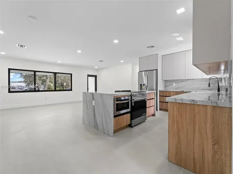 610 NE 164th Terrace Miami FL 33162